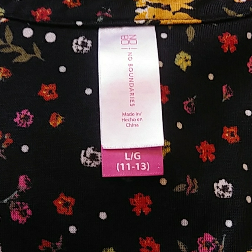 Junior's Short Sleeve Belted Floral Dress. Lace on shoulders. - Picture 6 of 7